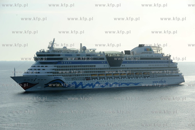 Wycieczkowiec AIDAluna odwiedzil dzis port w Gdyni....