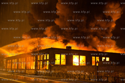 Gdansk. Pozar znajdujacej sie na terenie Stoczni Gdanskiej...