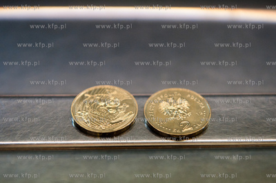 Gdansk. Narodowy Bank Polski wprowadza do obiegu monety...