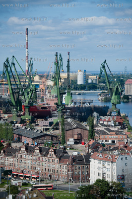 Gdansk. Widok na Stocznie Gdanska z wiezowca Zieleniak.
04.09.2012
fot....