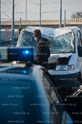 Gdansk. Ul. Okopowa. Wypadek samochodu dostawczego...