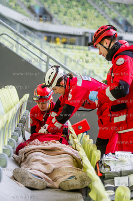 Gdansk. Stadion PGE Arena. Cwiczenia grup ratownikow...