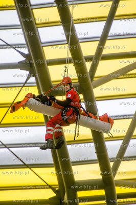 Gdansk. Stadion PGE Arena. Cwiczenia grup ratownikow...