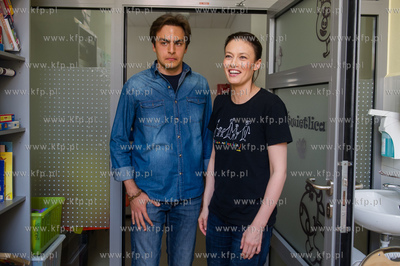 Gdansk.  Magdalena Rozczka odwiedzila dzieci w Klinice...