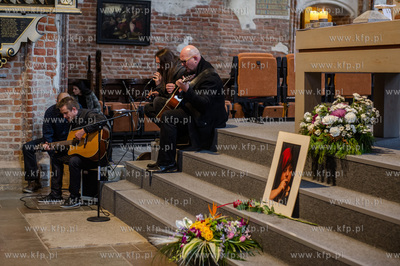 Gdansk. Kosciol Sw. Jana. Msza zalobna w intencji Magdy...