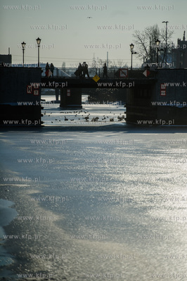 Gdańsk. Mroźny, słoneczny, zimowy dzień. Minusowe...