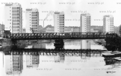 Wiezowce na Kamiennej Grobli w Gdansku, a nad Motlawa...