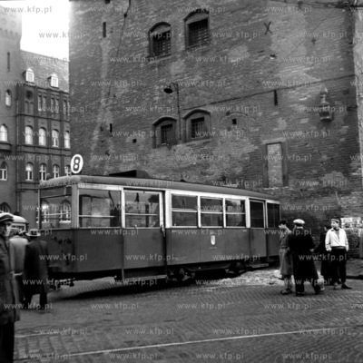 Wypadek tramwaju linii 8 pomiedzy Zlota Brama a Zespolem...