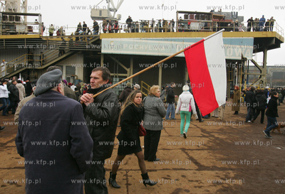 Stocznia Szczecinska Nowa. Podczas wodowania statku...