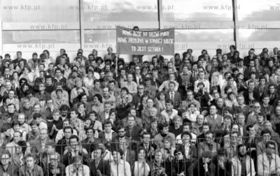 Delegacja Solidarnosci na stadionie klubu Hutnik na...