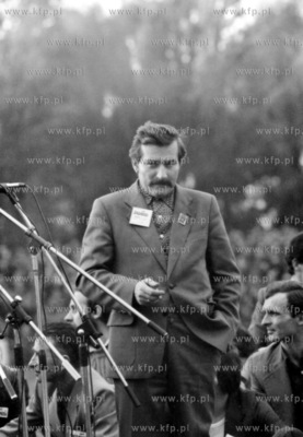 Delegacja Solidarnosci na stadionie klubu Hutnik na...