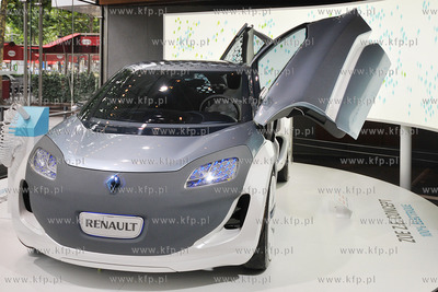 Salony samochodowe na Polach Elizejskich (Champs Elysee...