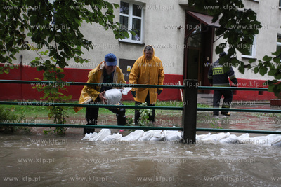 W wyniku duzych opadow deszczu doszlo do przerwania...