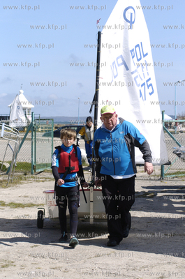 Mlodzi zeglarze z klubu UKS OPTY w Ustce rozpoczeli...