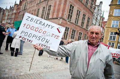 Gdansk. Dlugi Targ. Zbiorka podpisow pod Obywatelskim...