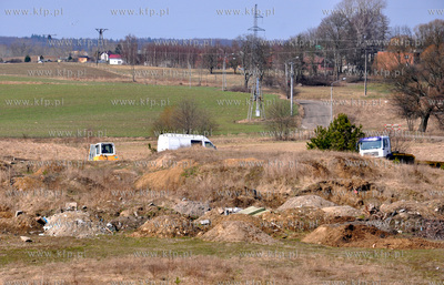 Koscierzyna. Nielegalne wyrobisko piachu i dzikie wysypisko...
