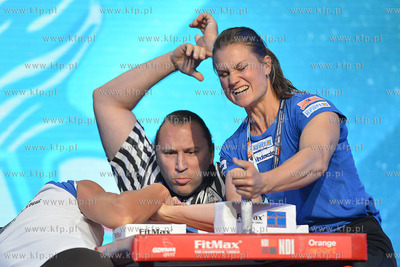 W ostatnim dniu odbywajacych sie w Hali Sportowo -...