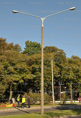Sopot. Ulica Haffnera/Sepia. Paralotniarz wyladowal...