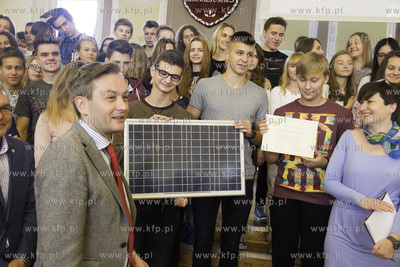 Slupsk. Greenpeace ufundowal budowe elektrowni slonecznej...