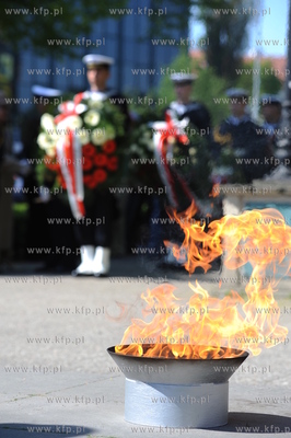Gdansk. Obchody rocznicowe Konstytucji 3 Maja, kwiaty...