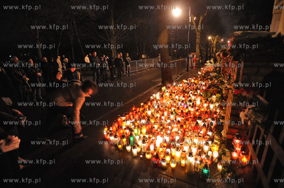 Zaloba po katastrofie samolotu prezydenckiego pod Smolenskiem....
