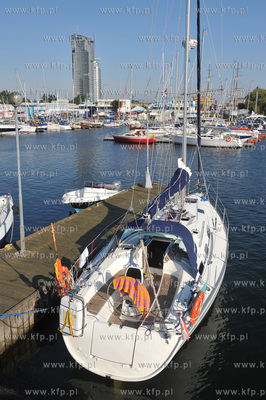 Gdynia. Basen jachtowy im. Generala Mariusza Zaruskiego....
