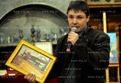 Gdansk. Dwor Artusa. Wystawa Skarby niezwykle, przedstawiajaca...