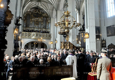 Gdansk. Kosciol sw. Mikolaja. Msza zalobna za posla...