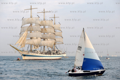 Wielka parada zaglowcow po Zatoce Gdanskiej na zakonczenie...