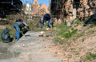 Prace porzadkowe na polnocnej czesci Wyspy Spichrzow...