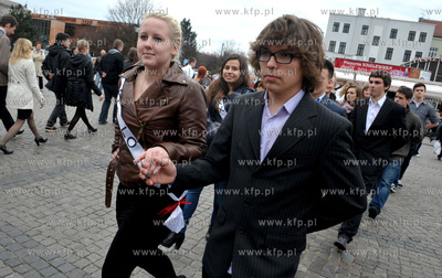 Gdansk. Targ weglowy. I Miejski Polonez Maturzystow....