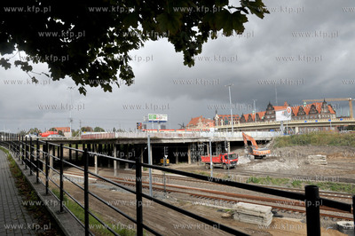 Wyburzanie fragmentu wiaduktu na ul. Armii Krajowej...