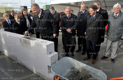 Banino, ul. Tuchomska. Uroczystosc wmurowania kamienia...