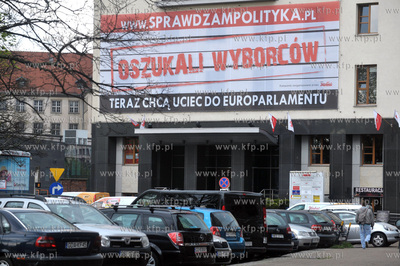 Kampania wyborcza do Europarlamentu. Billboard z haslami...