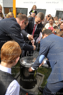 Otwarcie Pozytywnej Szkoly Podstawowej przy ul. Azaliowej...