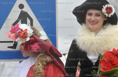 Dzien Niepodleglosci w Gdansku. Barwna parada przeszla...