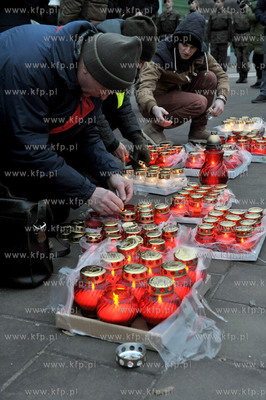 Dzien Zolnierzy Wykletych. Akcja palenia zniczy na...