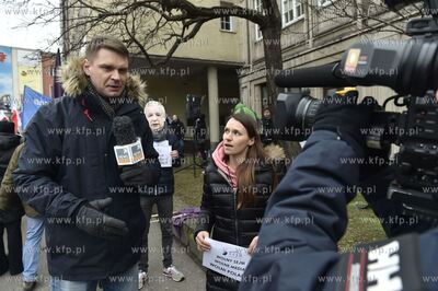 Gdańsk. Targ Drzewny. Demonstracja środowisk opozycyjnych...