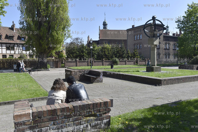 Gdańsk. Okolice ul. Wodopój. Skwer i pomnik Jana...