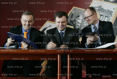 Rebiechowo. Lotnisko im. Lecha Walesy. Przyjecie deklaracji...