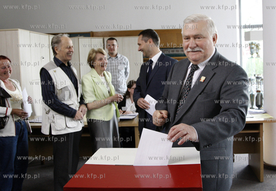 Gdansk. Wybory prezydenckie. Glosuje Lech Walesa.
20.06.2010
fot....