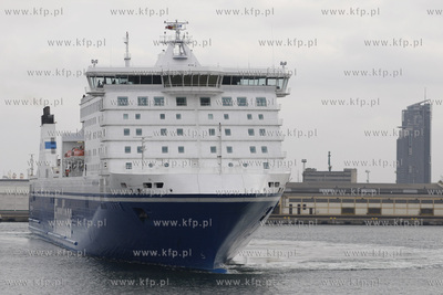 Gdynia. Port. Prom armatora Finnlines, kursujacy na...