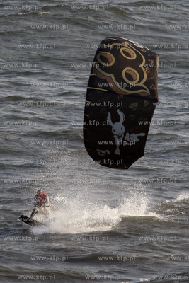 Gdynia Orlowo. Kitesurfing.
25.10.2011
fot. Krzysztof...