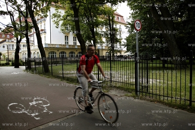 Ograniczenie predkosci dla rowerow do 10km/h w okolicach...