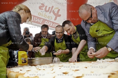 XI Gdanskie Swieto Pieroga na Targu Weglowym. Zawody...