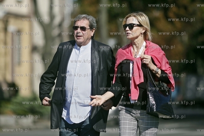 38 Gdynia Festiwal Filmowy. Nz. Janusz Gajos z zona....