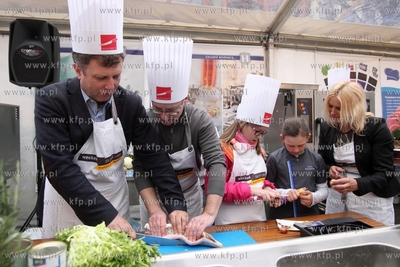 Wielki Show Kulinarny na Dlugim Targu w Gdansku. Wlodarze...