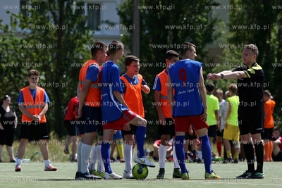 Gdansk Zaspa. Pilkarski turniej dzikich druzyn Do przerwy...