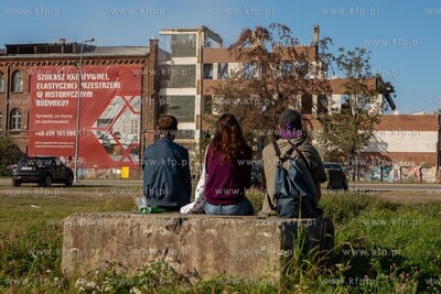Stocznia Cesarska, ul. Popiełuszki. Wyburzanie budynku...