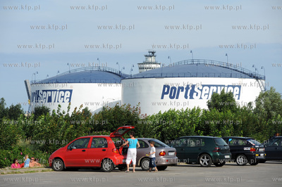 Gdansk, miedzy Westerplatte a Portem Polnocnym. Zbiorniki...